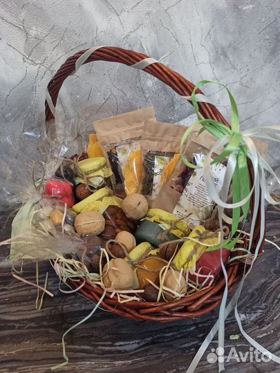 Корзина подарочная