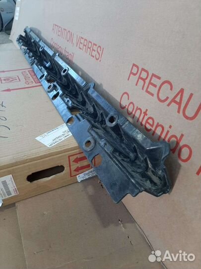 Кронштейн накладки порога левый BMW X6 e71