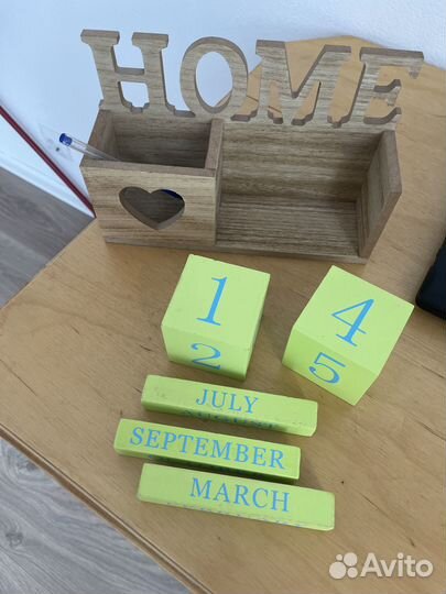 Календарь,подставка под канцтовары