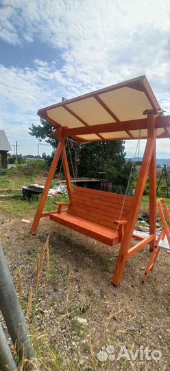 Садовые качели из дерева