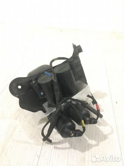 Блок клапанов гидроподвески Mercedes Benz S500L