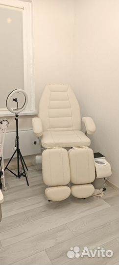 Маникюр, наращивание ногтей, педикюр