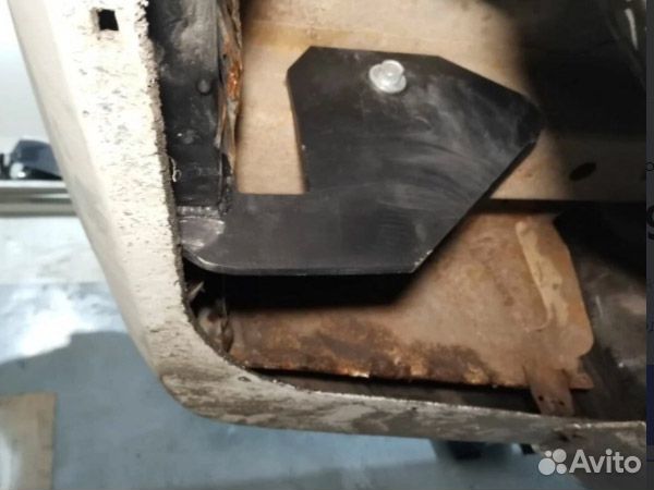 Фаркоп Nissan Presage 1998-2003