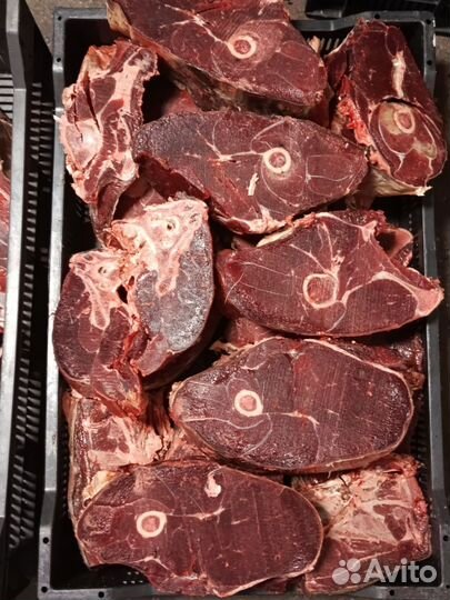 Оленина в тушах