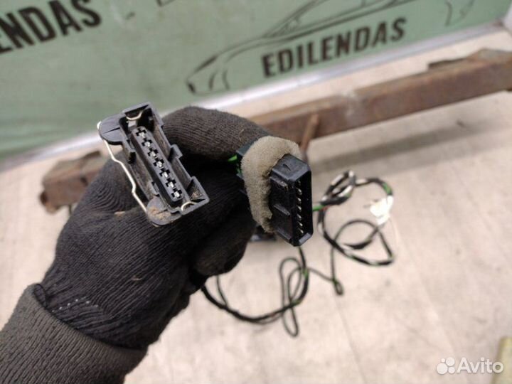 Фаркоп Toyota Avensis 2 2003-2008