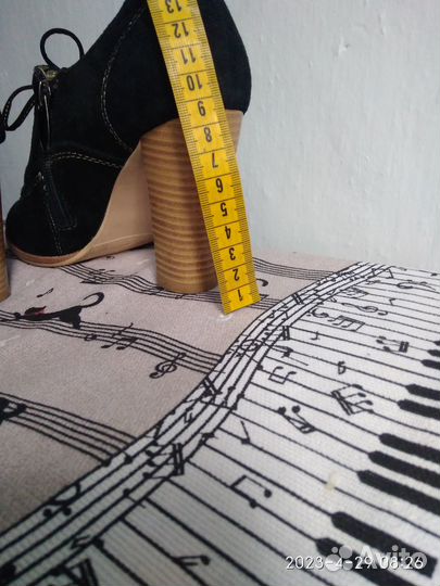 Туфли замшевые черные р.36- 37