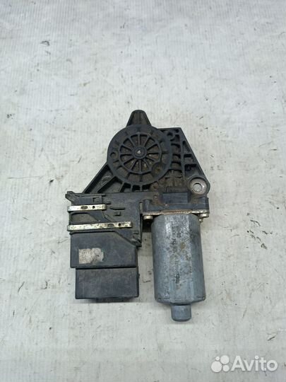 Моторчик стеклоподъемника з. пр. Skoda Octavia