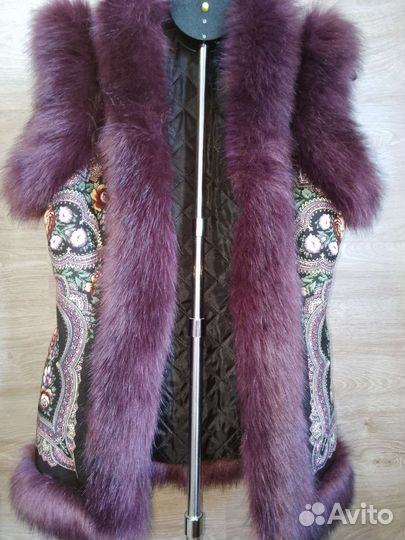 Новая жилетка с натуральным мехом