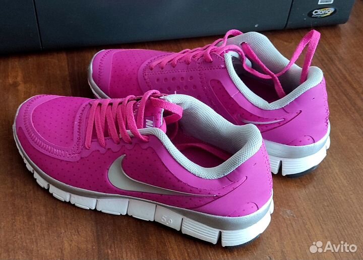 Кроссовки Nike новые 37,5