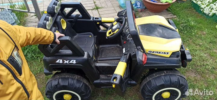 Детский электромобиль