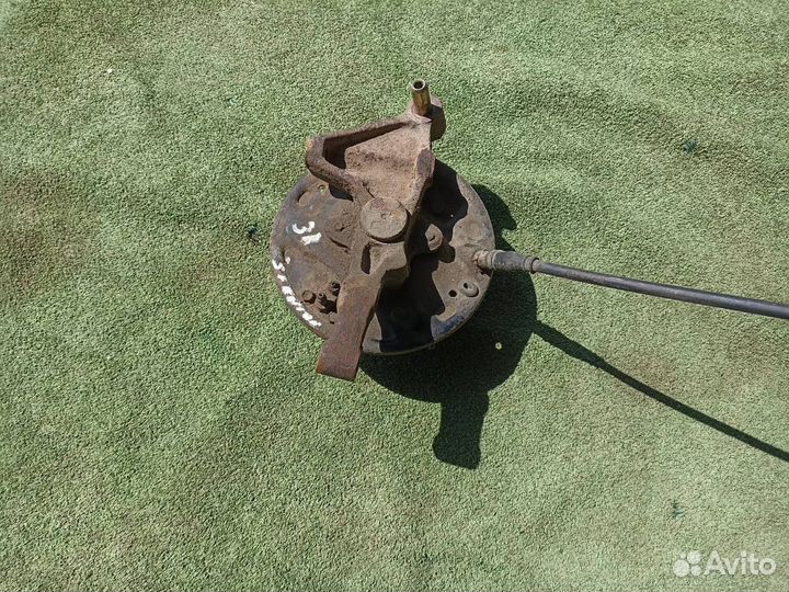 Поворотный кулак задний правый Kia Spectra седан