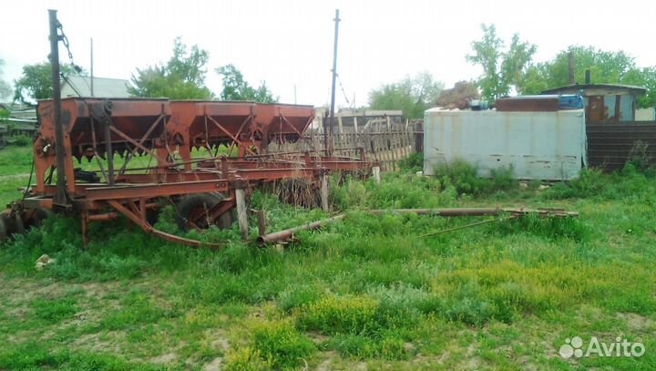 Трактор ВгТЗ ДТ-75, 1990