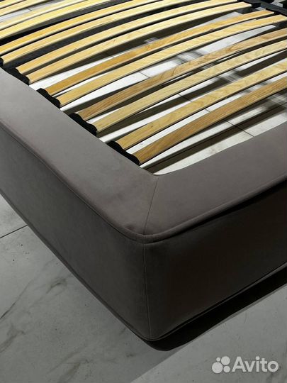 Кровать с подъёмным механизмом