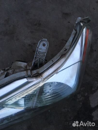 Фара левая Toyota Highlander 2011