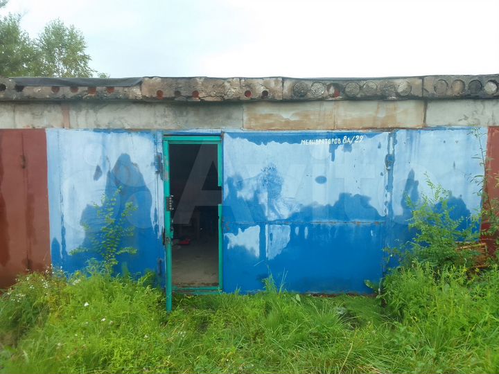 Гараж, > 30 м²