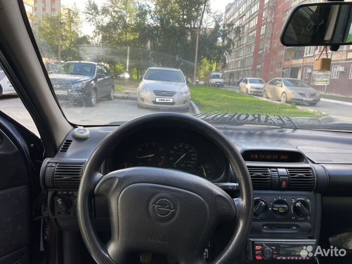 Opel Corsa 1.4 МТ, 1997, 169 141 км