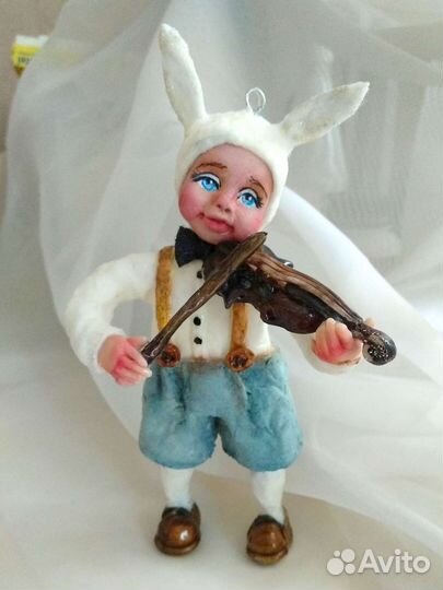 Ватная ёлочная игрушка Зайчик музыкант