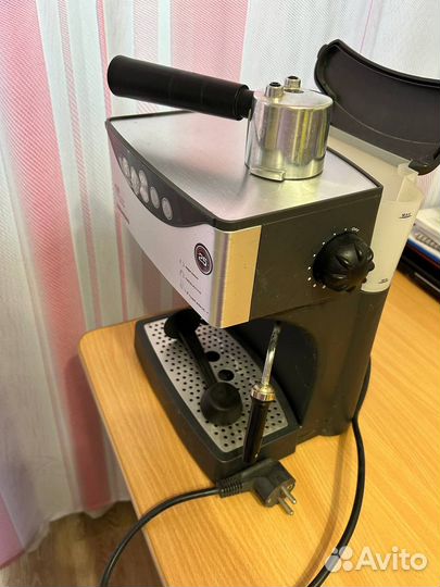 Кофеварка рожковая redmond