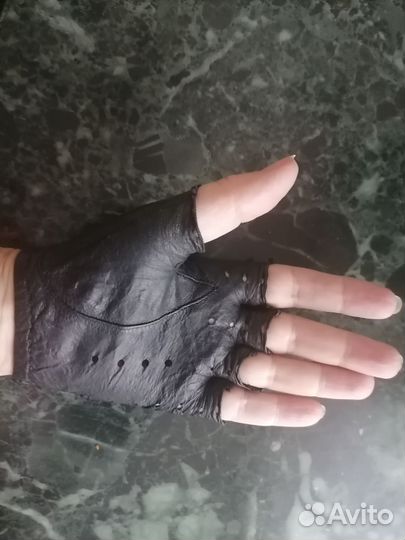 Перчатки женские черные и синие