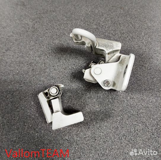 Лот T413 Петли дверные задние левый VW Touareg