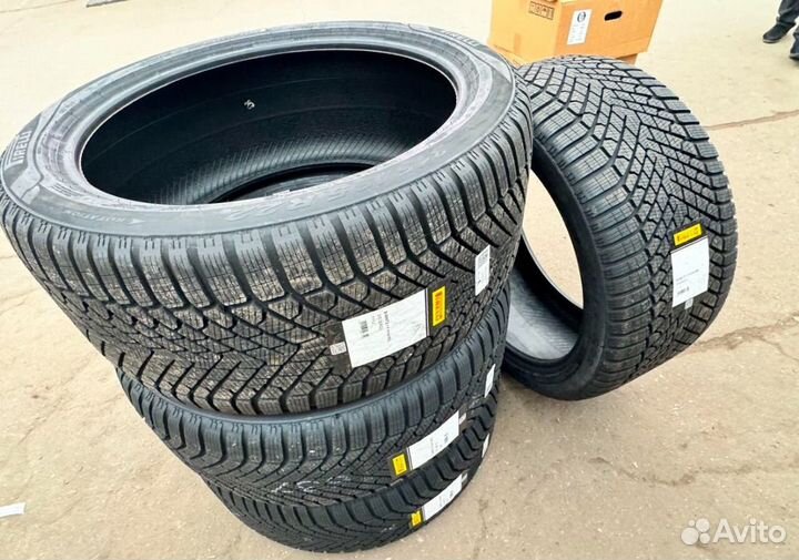 Pirelli Scorpion Winter 2 275/40 R22 и 315/35 R22 111V