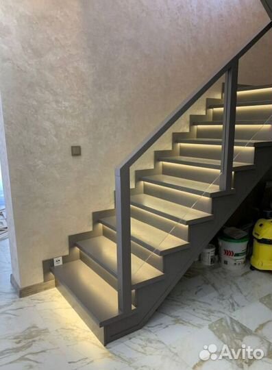 Лестница между этажами LTN-6640