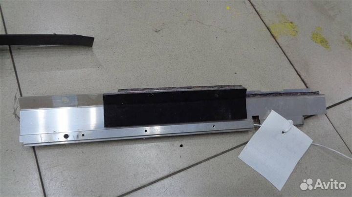 Направляющая шторки багажника правая BMW X5 E53 1