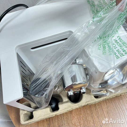 Новая Рожковая кофеварка delonghi