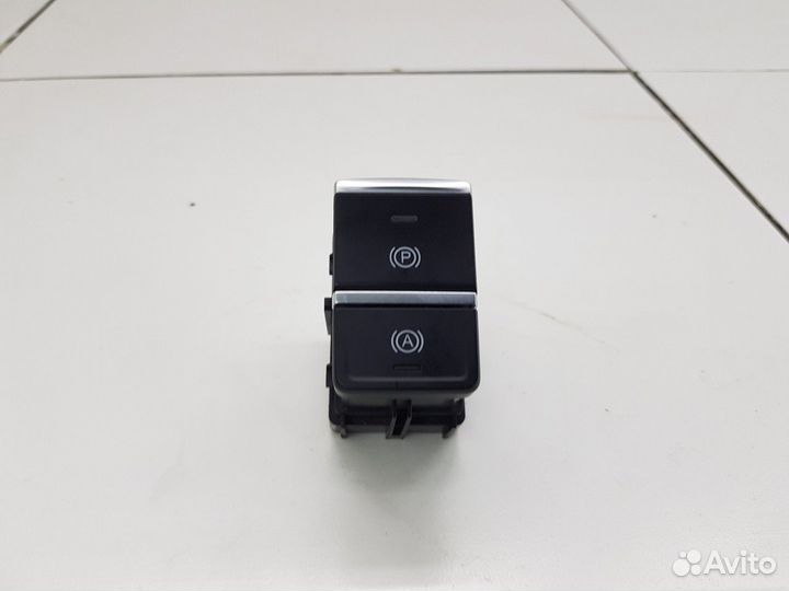 Кнопка фиксатора стояночного тормоза