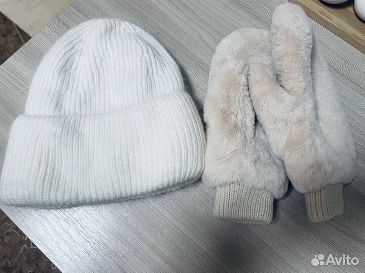 Шапка из ангоры с варежками