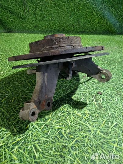 Кулак передний правый Рено Логан 2 1.6л 2016г