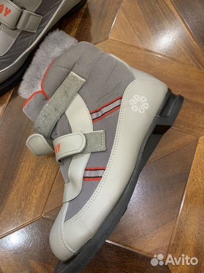 Лыжные ботинки