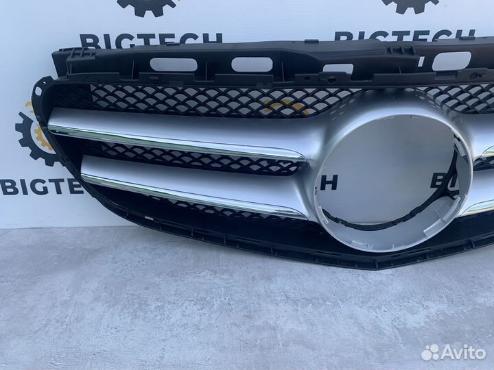 Решетка радиатора Mercedes A2128850822