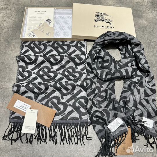 Шарф в коробке с документами burberry