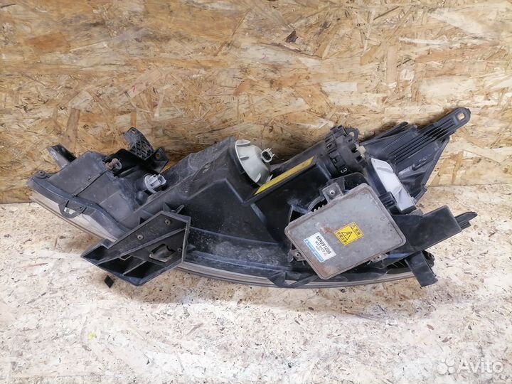 Фара правая ксенон Mitsubishi Grandis NA4W