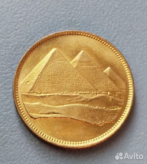 Редкая монета 1 пиастр 1984 Египет. Пирамиды Гиза