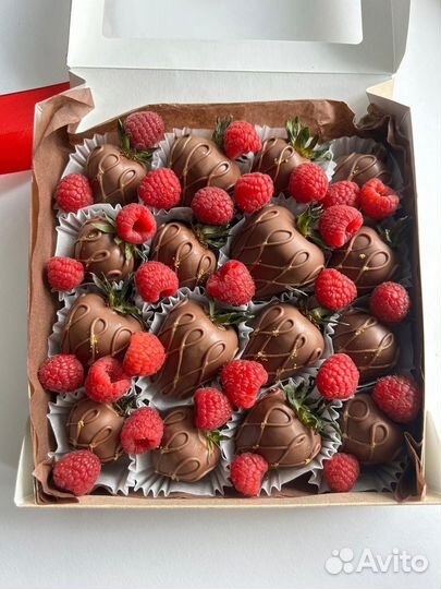 Клубника в шоколаде букети и коробочки
