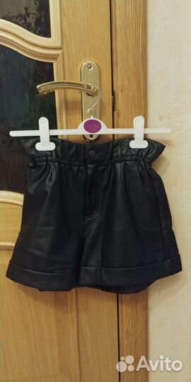 Шорты кожзам Zara