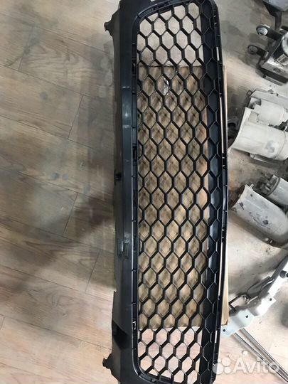Решетка в бампер передняя Mazda 3 2006