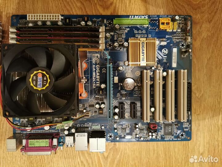 Видеокарта с материнской платой и процессором