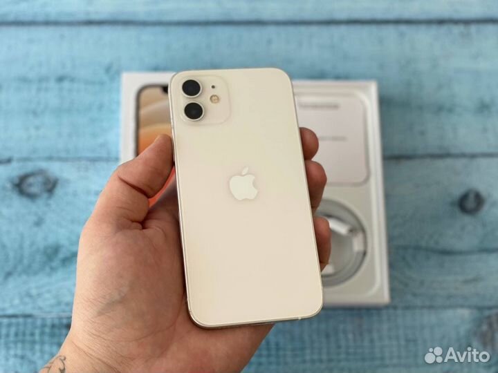 iPhone 12, 64 ГБ