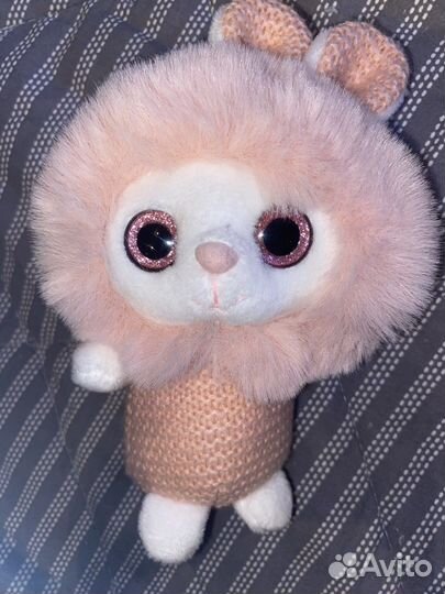 Розовая мягкая чебурашка с блестящими глазами