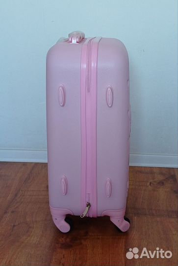 Чемодан розовый