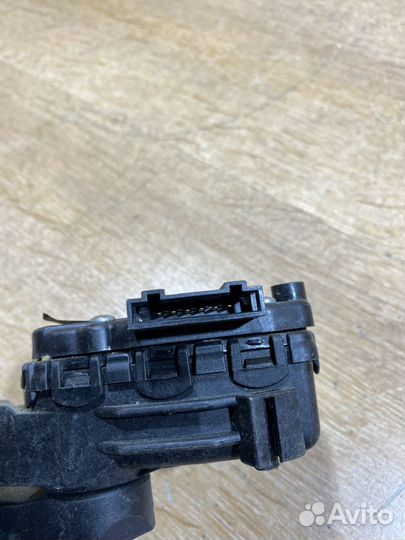 Педаль газа Audi A4 B7 301066