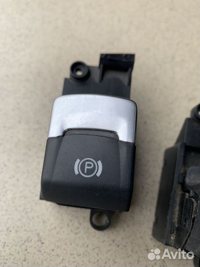 Кнопка ручного тормоза