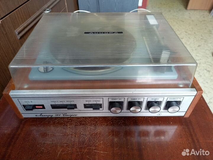 Проигрыватель винила аккорд