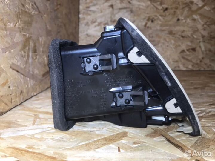 Дефлектор правый Nissan Murano Z51 3.5 2013