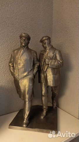 Скульптура Ленин и Рахья