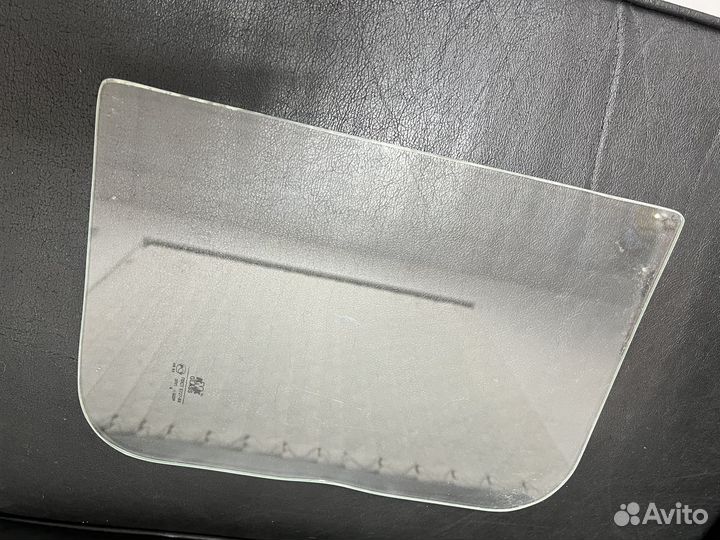Стекло форточки салона УАЗ 452