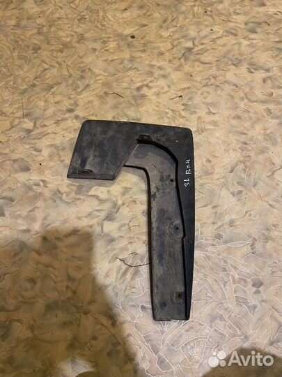 Брызговик задний левый тойота рав 4 15-18